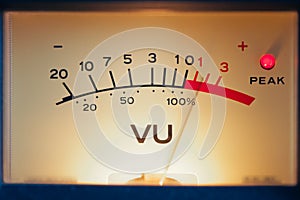 Analog volume meter