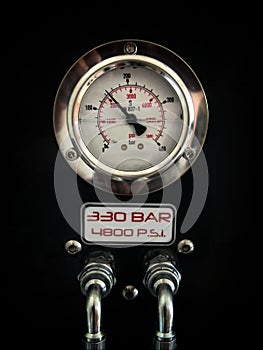 Analogous gauge in scuba tank compressor