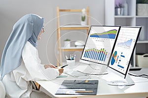 Analyst Woman Looking