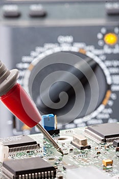 Analyzing electronics circuit