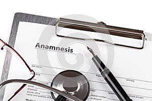 Anamnesis form on the clipboard