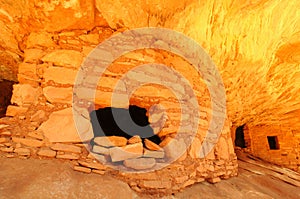 Anasazi cliff dwelling