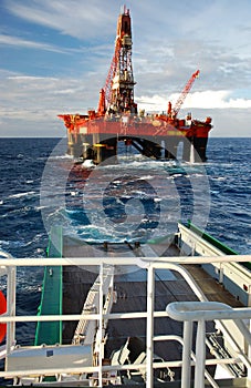 Anchor handling of Semi submergible in North Sea photo