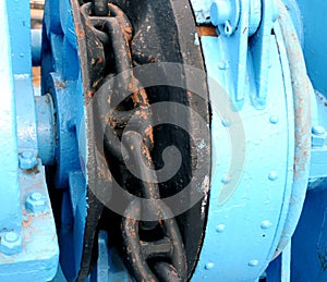 Anchor lifting device