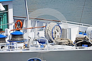 Anchor winch with hawser