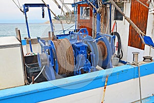 Anchor winch with hawser