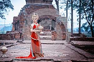 Ancient asian woman wear traditionnel thai dress, Thailand style