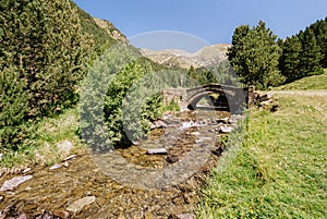 Ancient bridge over the Coma river