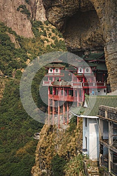 Ancient Chinese Temple: Lingtong Temple, which was built in the middle of the cliff in Lingtong Mountain