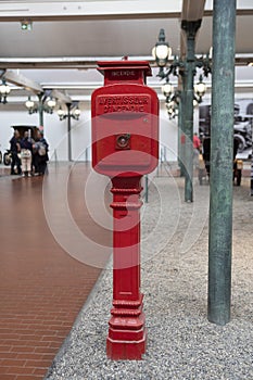 Ancient French fire alarm with written on it: `fire` and `fire alarm`.