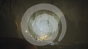 Starobylý obrovský fantazie jeskyně plný starobylý houby a mlha prach  trojrozměrný obraz vytvořený pomocí počítačového modelu 