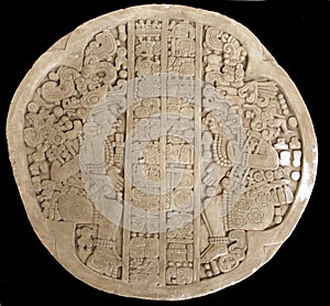 Antiguo maya tallado 