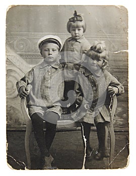 Ancient photo of sisters and brother