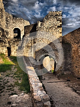 Starobylá zřícenina Spišského hradu, Slovensko na letní slunečný den