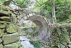 Ancient single hole stone arch bridge