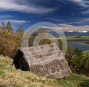 Staroveký drevený keltský dom