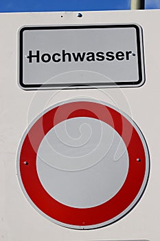 warning sign: Hochwasser - Flood warning with no entry sign