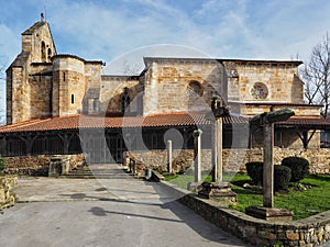 Andra Mari church facade