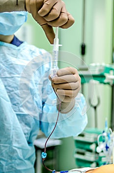 An anesthesiologist checks the operability of the central catheter before the operation.