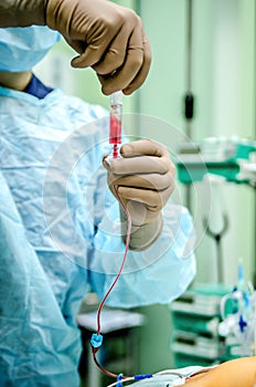 An anesthesiologist checks the operability of the central catheter before the operation.