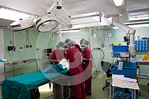 Anesthetic team preparing patient photo