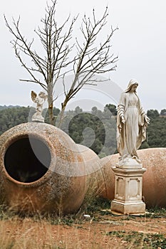 Angel and Virgin Mary stone sculpture in Alarcon