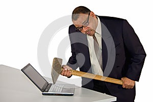Emprendedor golpeando computadora portátil almádena 