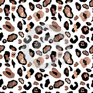 Animal skin seamless pattern on white background.Watercolor hand painted leopard endless print with brown, beige and black spots