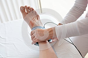 Ankle sprain and electrotherapy