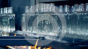 Annealing process of glass bottles with them being removed from the conveyor afterwards