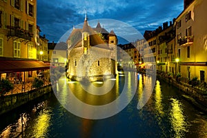 Annecy at night