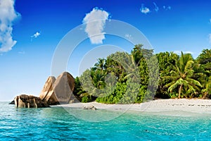 Anse source d'argent beach on la digue islan