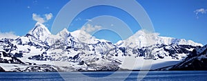 Antártico montana en cielo azul 