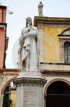Ante statue, Verona