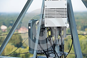 Antenna feeder path to antennas of high-frequency equipment for telecommunication networks