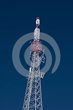 Antenna on a transmission mast