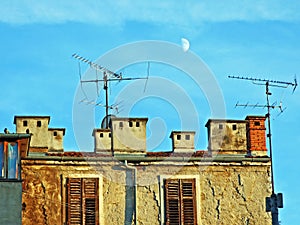 Antennas and chimneys on an old building in the city of Pula - Istria, Croatia / Antene i dimnjaci na staroj zgradi u gradu Puli