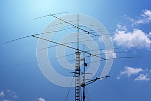 Antennas and transmitters