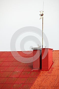 Antenne on red roof house white sky