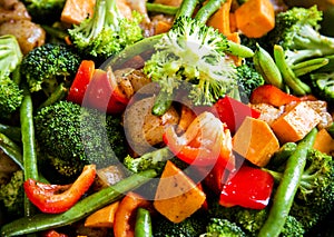 Anti-inflammatory pan with chicken and vegetables photo