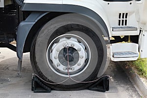 Anti Slip Durable Vehicle Truck Rubber Wheel Stopper ,Rubber prevents the move wheel  of  trucks photo