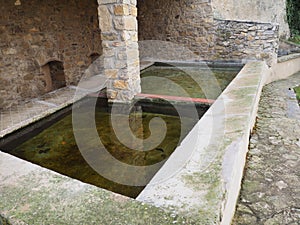 antiguo lavadero de piedra en el bonito pueblo medieval de conesa, tarragona, cataluÃ±a, espaÃ±a, europa photo