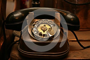 Antiquarian black phone