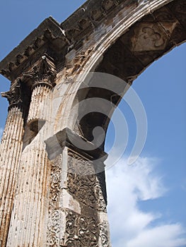 Antique arch of Sergii in Pula