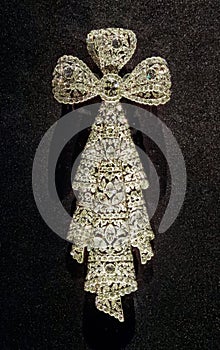 Antique Cartier Jewelry Lace Ribbon Brooch Platinum Gold Diamonds Luxury Lifestyle Jewels Fashion Accessory Design