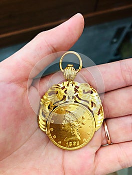 the antique pendant of Dollar America since 1891