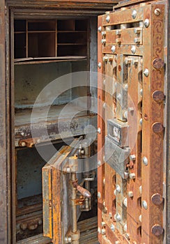 Antique safe, rusting away