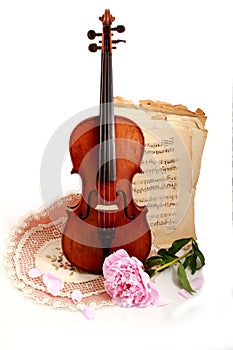 Antique violin, notes and peon