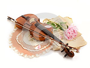 Antique violin, notes and peon