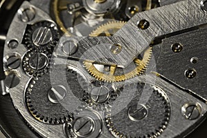 Antique wristwatch mechanics